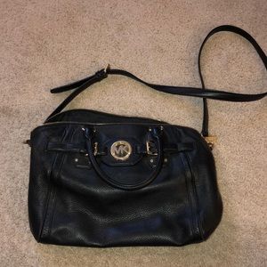 Black leather Michael Kors crossbody